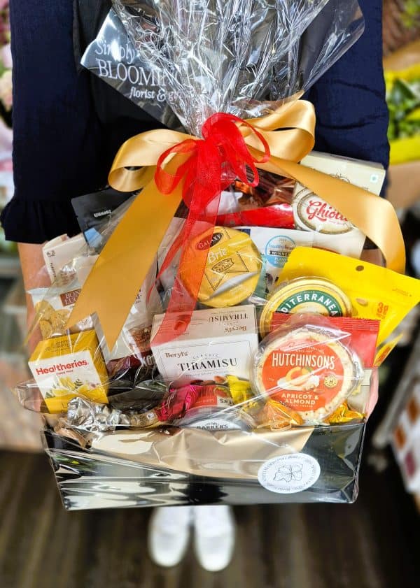 Gourmet Gift Hamper - Cheese and Dip - Image 2